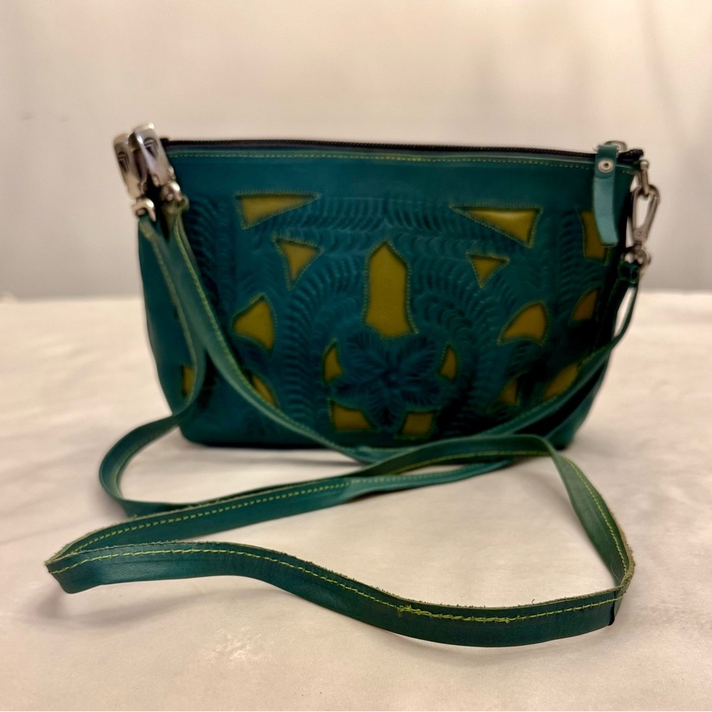 *SOLD ON ANOTHER PLATFORM* Leaders in Leather Crossbody w/ Convertible Straps - Picture 1 of 10
